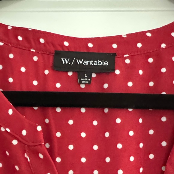 Chic Red Polka Dot Blouse - Picture 3 of 3